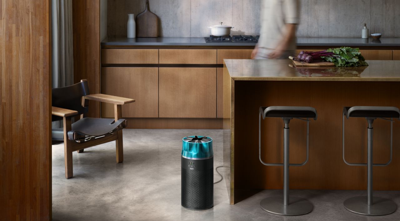 The Dyson HushJet Compact Purifier projects purified air in a large room.