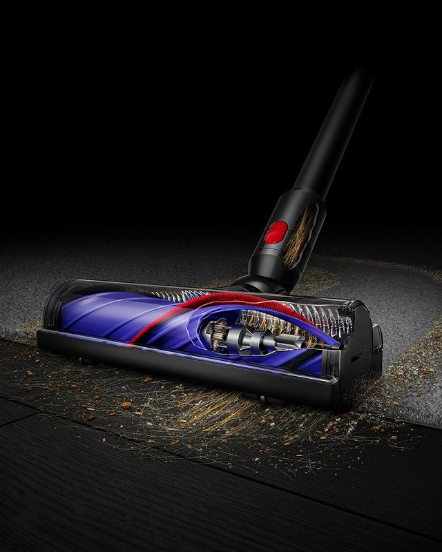 Cutaway showing the de-tangling technology in the Dyson Motorbar cleaner head.